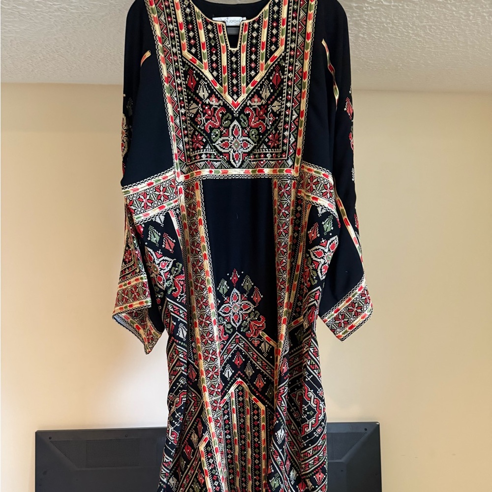 Elegant Black and Red Palestinian Thobe